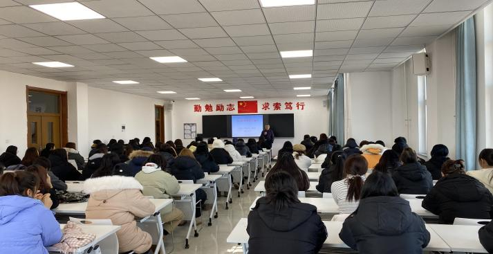主题教育 | 学院关工委开展“感党恩、听党话、跟党走” 主题教育宣讲进班级活动