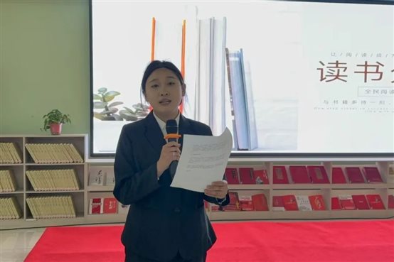 图片包含 游戏机, 地毯, 桌子

AI 生成的内容可能不正确。